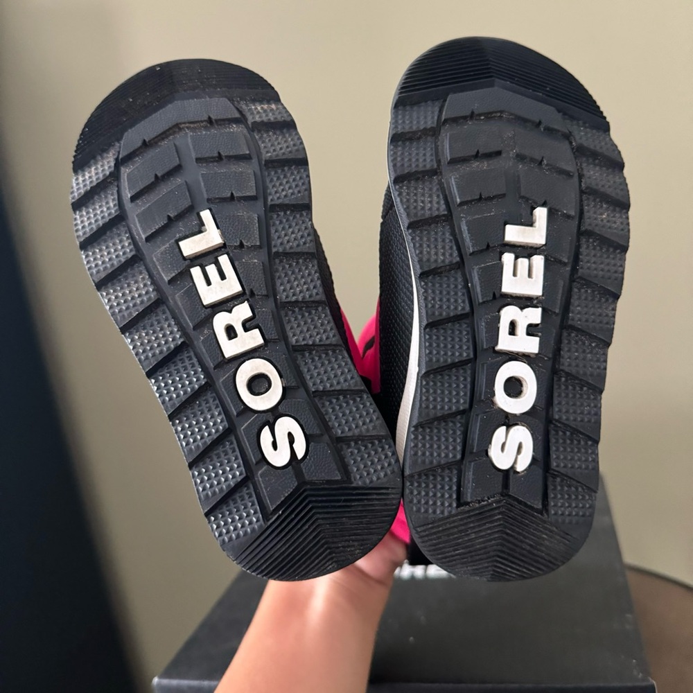 SOLD. Sorel Kids Boots in Pink and Black - Picture 7 of 8